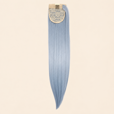 Steile ponytail met klittenband lichtblauwgrijs (4110) 60 cm – De HaarBoetiek