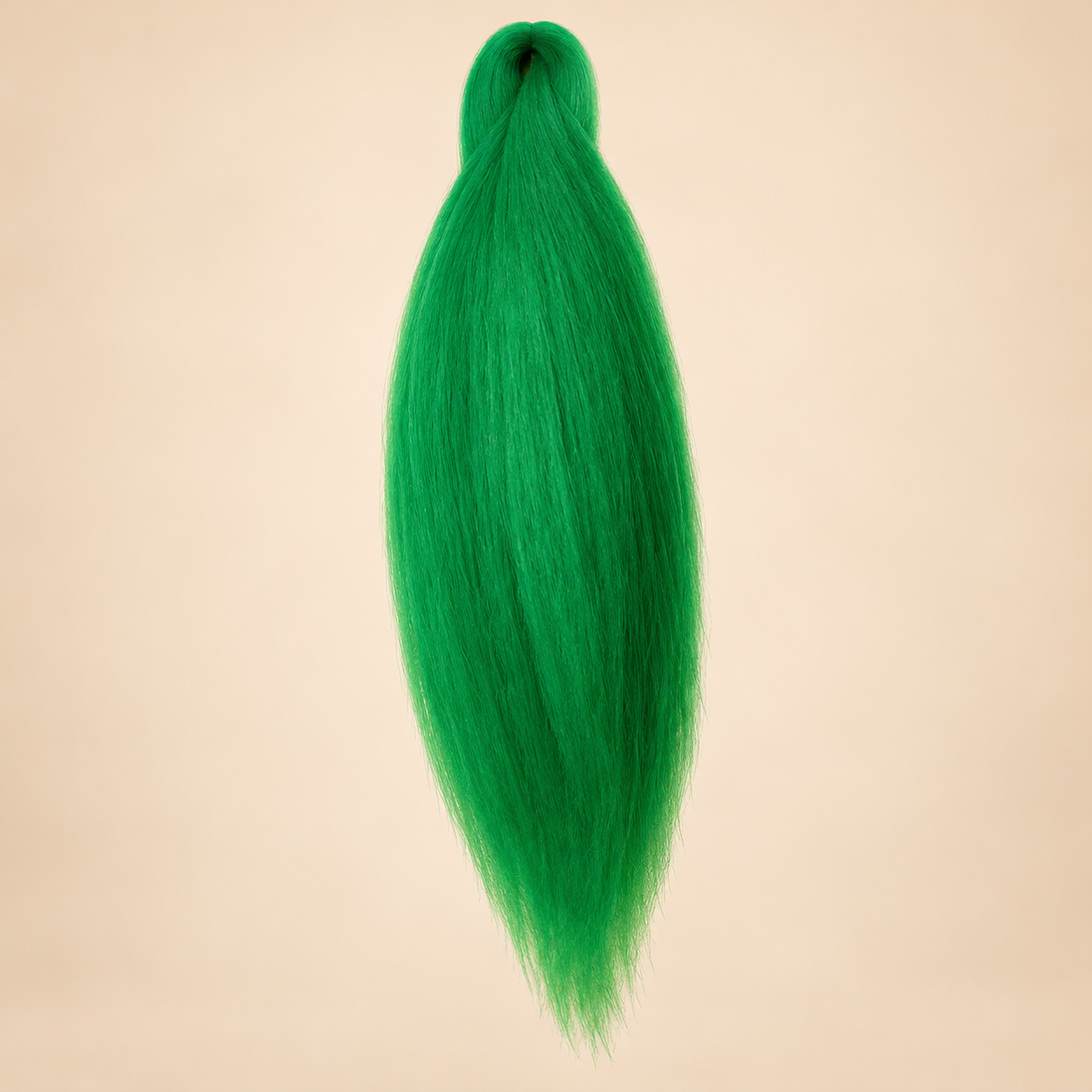Jumbo Braid Pre-Stretched EVE 70 cm – Jade felgroen op beige achtergrond