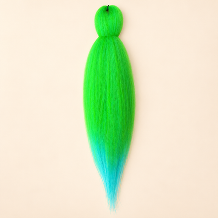 Jumbo Braid Pre-Stretched EVE 70 cm – OM/Green.SkyBlue groen-lichtblauw op beige achtergrond