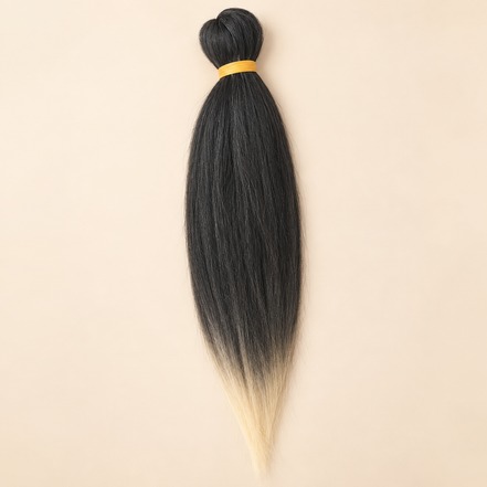 Jumbo Braid Pre-Stretched EVE 70 cm – T1B/613 zwart-lichtblond op beige achtergrond