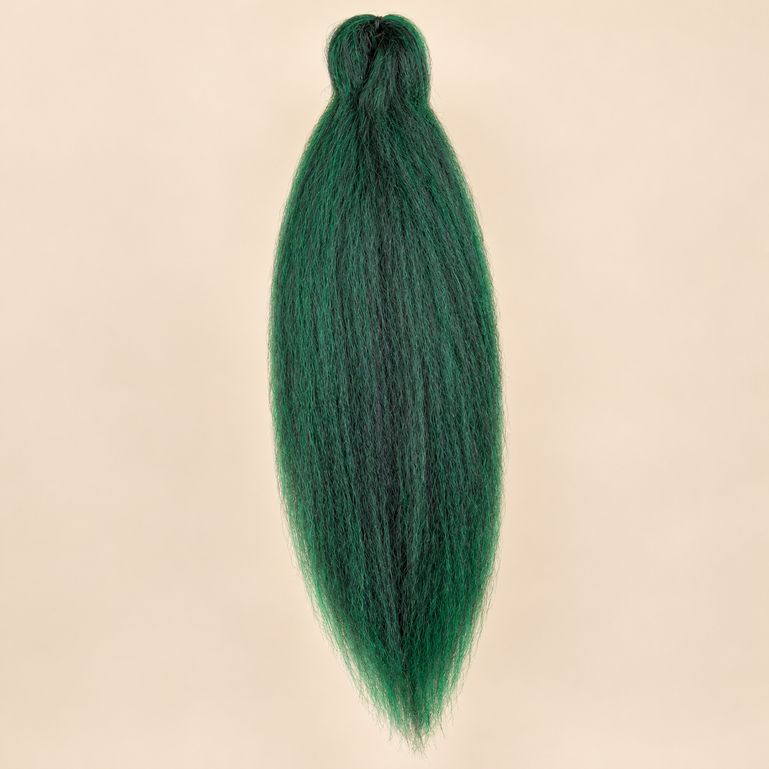 Jumbo Braid Pre-Stretched EVE 70 cm – Dark Jade donkergroen op beige achtergrond