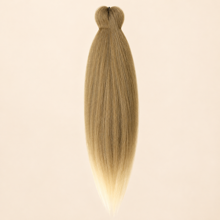 Jumbo Braid Pre-Stretched EVE 70 cm – T27/613 honingblond-lichtblond op beige achtergrond