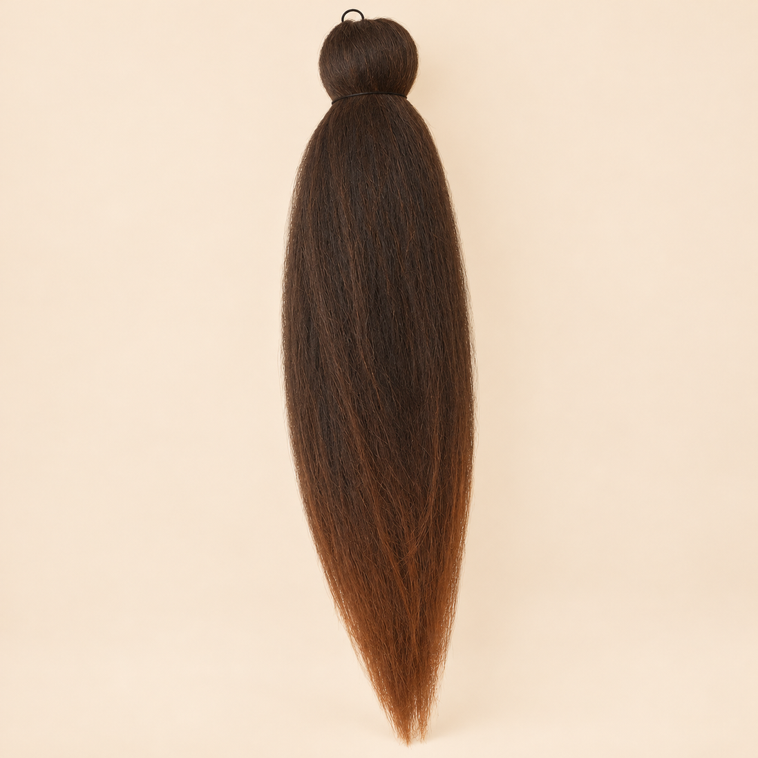 Jumbo Braid Pre-Stretched EVE 70 cm – T4/30 bruin-kastanjebruin op beige achtergrond