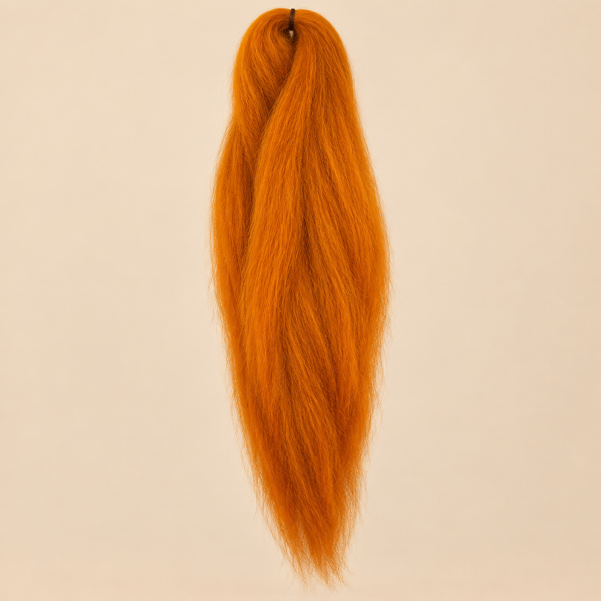 Jumbo Braid Pre-Stretched RastAfri 65 cm – Amber amberbruin op beige achtergrond