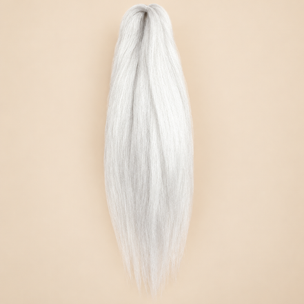 Jumbo Braid Pre-Stretched RastAfri 65 cm – Snow White sneeuwwit op beige achtergrond