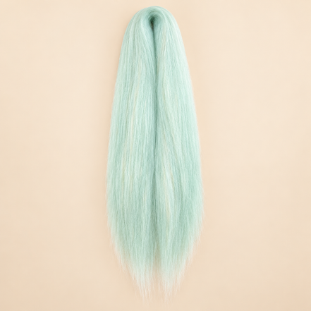Jumbo Braid Pre-Stretched RastAfri 65 cm – P.Green pastelgroen op beige achtergrond