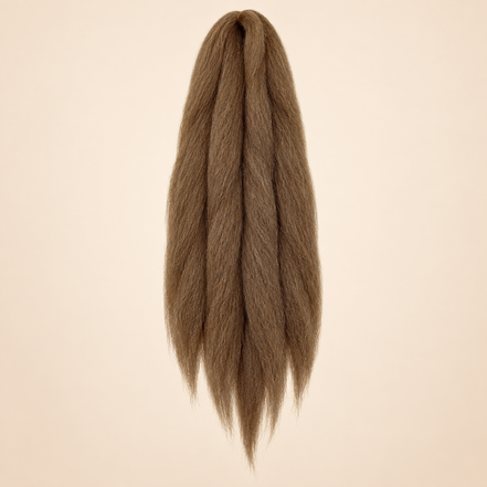 Jumbo Braid Pre-Stretched RastAfri 65 cm – 10 middenbruin op beige achtergrond
