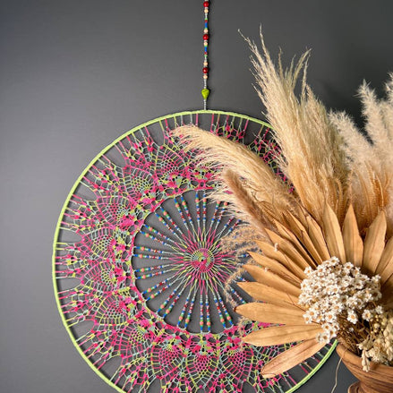 Dromenvanger Color Explosion 60cm handgemaakte dreamcatcher - De HaarBoetiek