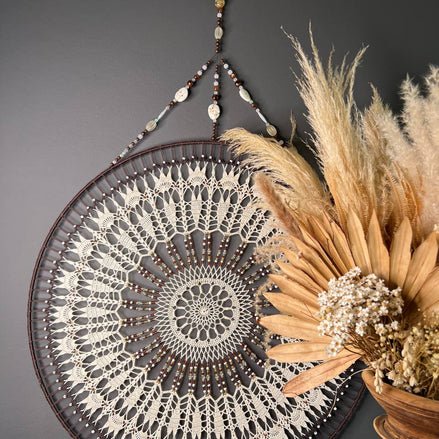 Dromenvanger Brown en Off White 60cm handgemaakte dreamcatcher - De HaarBoetiek
