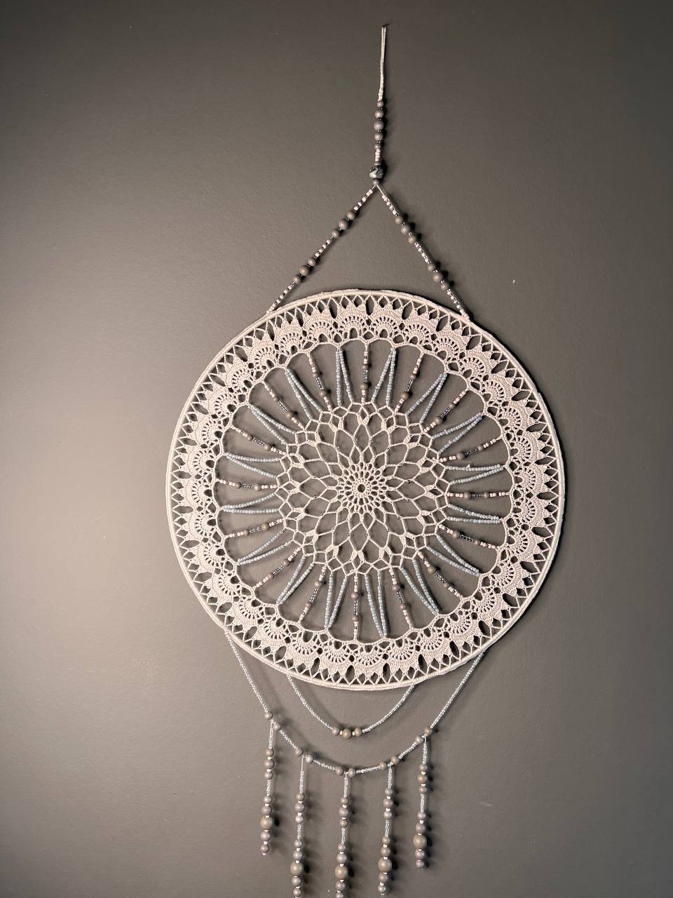Dromenvanger Light Grey Beaded 45cm – Handgemaakte Dreamcatcher