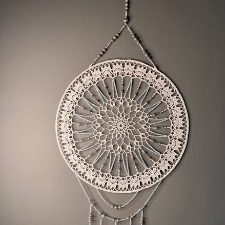 Dromenvanger Light Grey Beaded 45cm – Handgemaakte Dreamcatcher