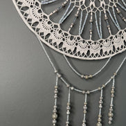 Dromenvanger Light Grey Beaded 45cm – Handgemaakte Dreamcatcher
