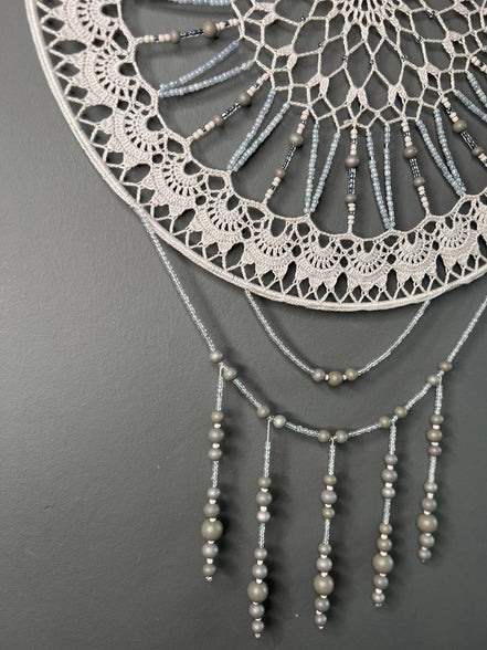 Light grey beaded 45cm | Bestel vóór 12:00, morgen stralen! | De haarboetiek.nl