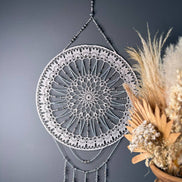 Dromenvanger Light Grey Beaded 45cm handgemaakte dreamcatcher - De HaarBoetiek