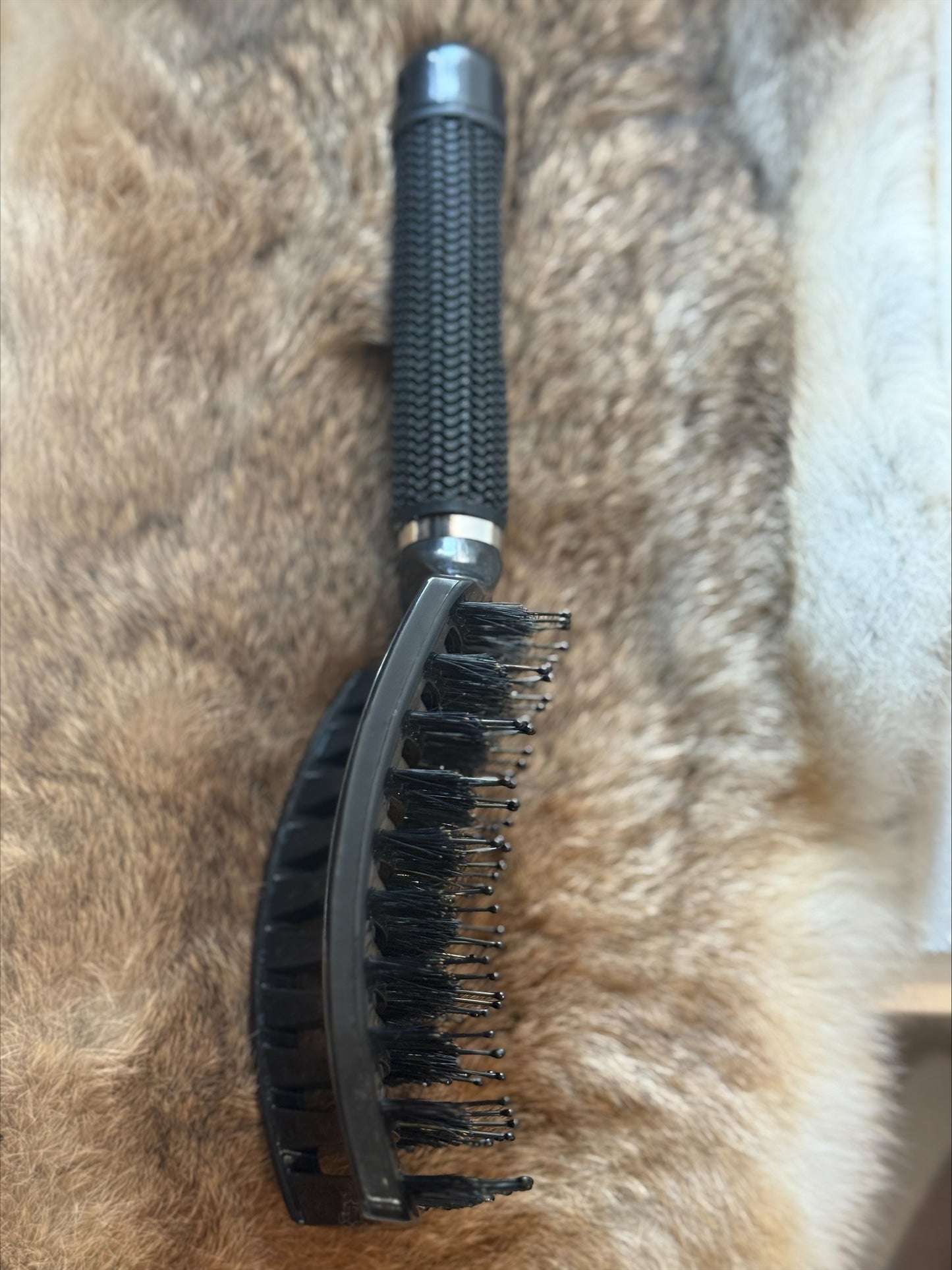 HAARBOETIEK BRUSH black