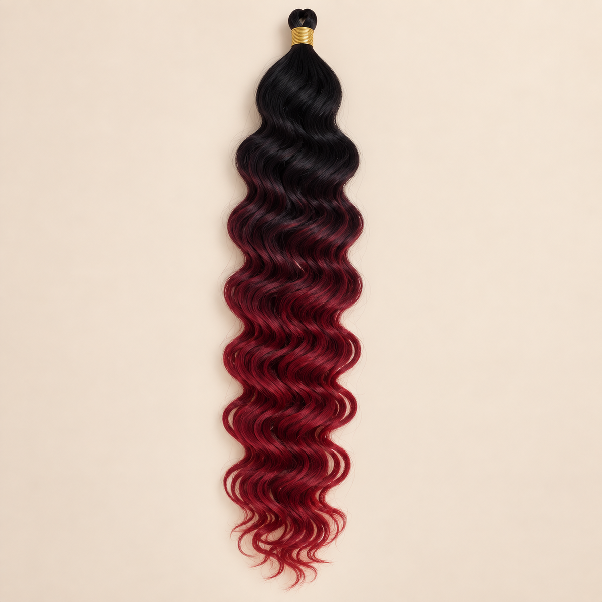 Zwart naar bordeaux ombré RastAfri Kingston Curl kanekalon vlechthaar, kleur GTOM/BG, 50 cm en 85 gram, op beige achtergrond