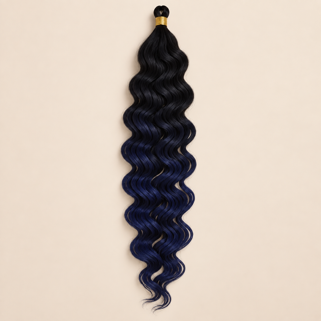 Zwart naar donkerblauw ombré RastAfri Kingston Curl kanekalon vlechthaar, kleur GTOM/D.Blue, 50 cm en 85 gram, op beige achtergrond