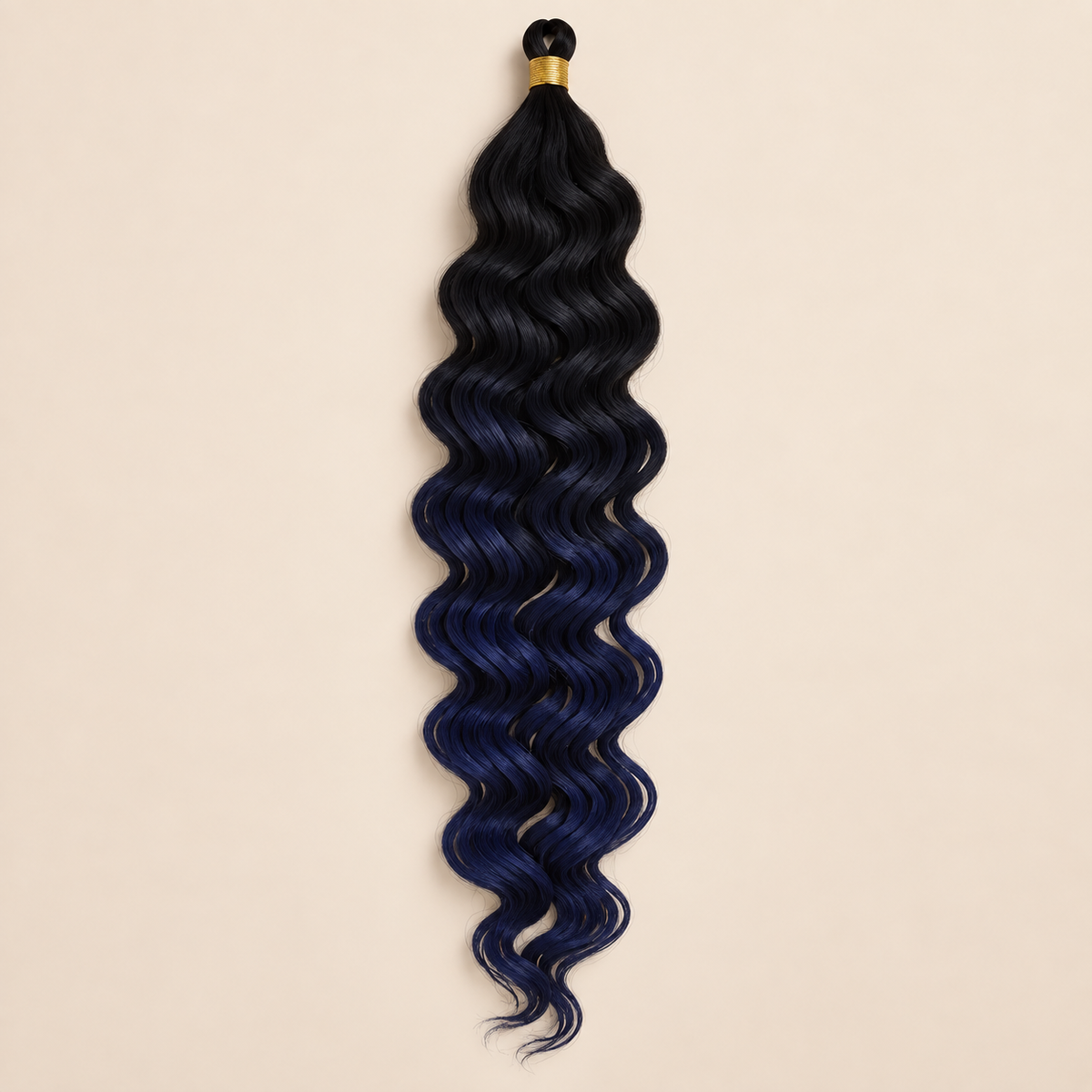 Zwart naar donkerblauw ombré RastAfri Kingston Curl kanekalon vlechthaar, kleur GTOM/D.Blue, 50 cm en 85 gram, op beige achtergrond