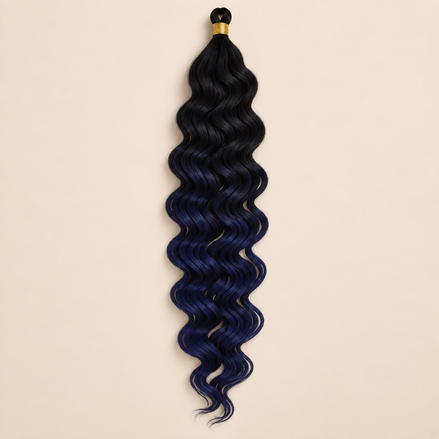 Zwart naar donkerblauw ombré RastAfri Kingston Curl kanekalon vlechthaar, kleur GTOM/D.Blue, 50 cm en 85 gram, op beige achtergrond