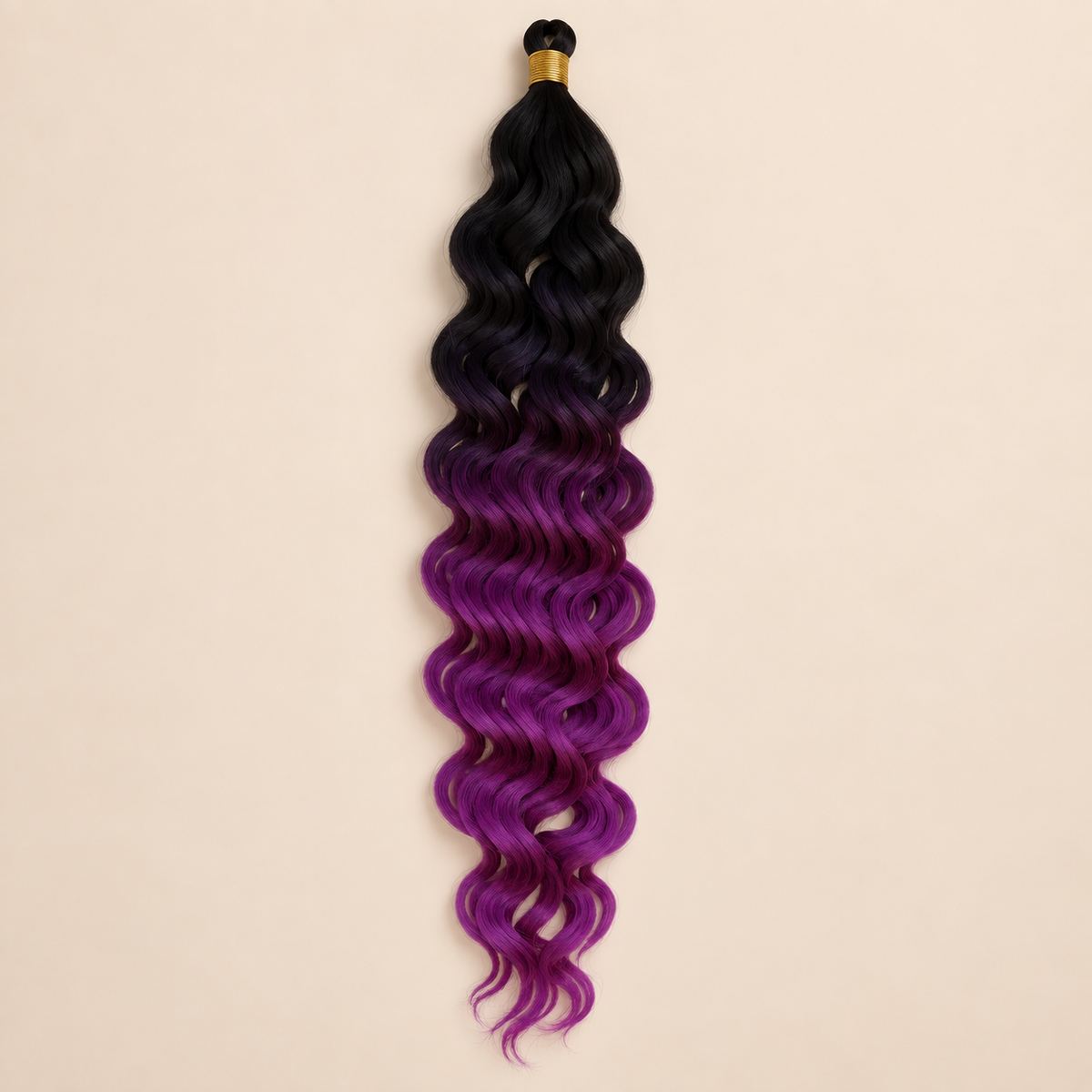 Zwart naar paars ombré RastAfri Kingston Curl kanekalon vlechthaar, kleur GTOM/Purple, 50 cm en 85 gram, op beige achtergrond