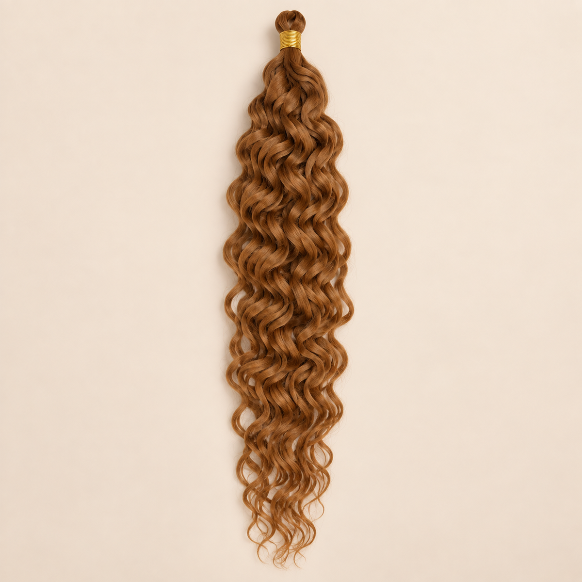 Honingblond RastAfri Hawai Curl kanekalon vlechthaar, kleur 27, 50 cm en 85 gram, op beige achtergrond