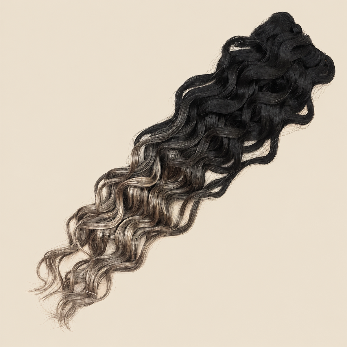 RastAfri Hawai Curl GTOM/D.Gray, zwart-grijs ombre kanekalon op beige achtergrond