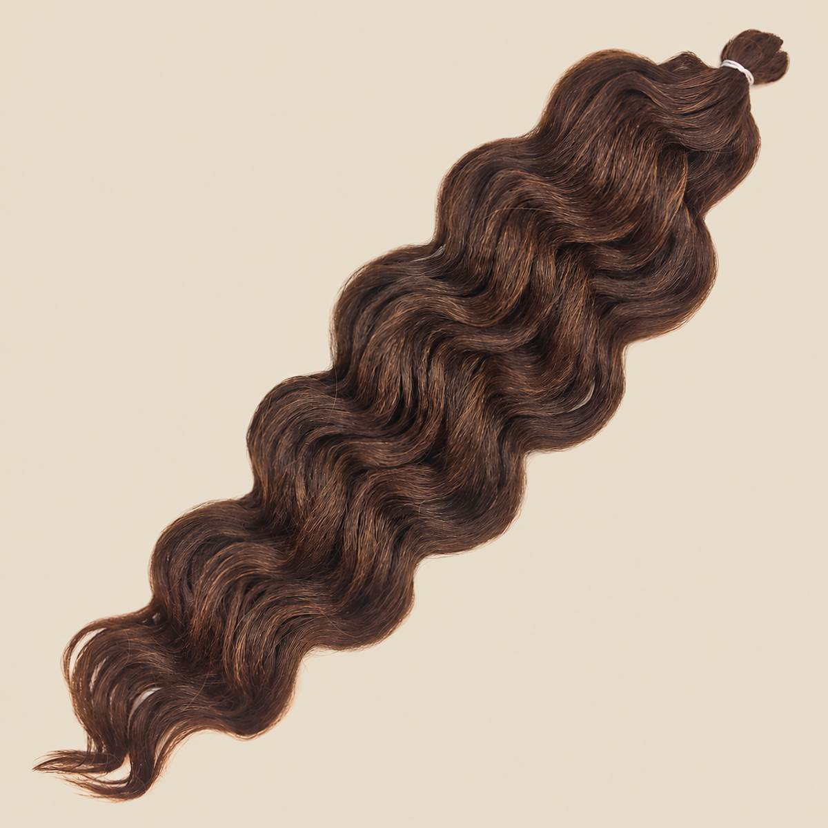 RastAfri Lake Wave F4/30, bruin koper mix kanekalon op beige achtergrond