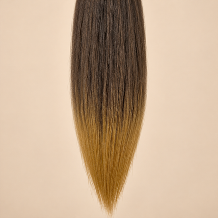 Ruwa Kanekalon invlechthaar Zwart honingblond ombre SM1B/27 op beige achtergrond
