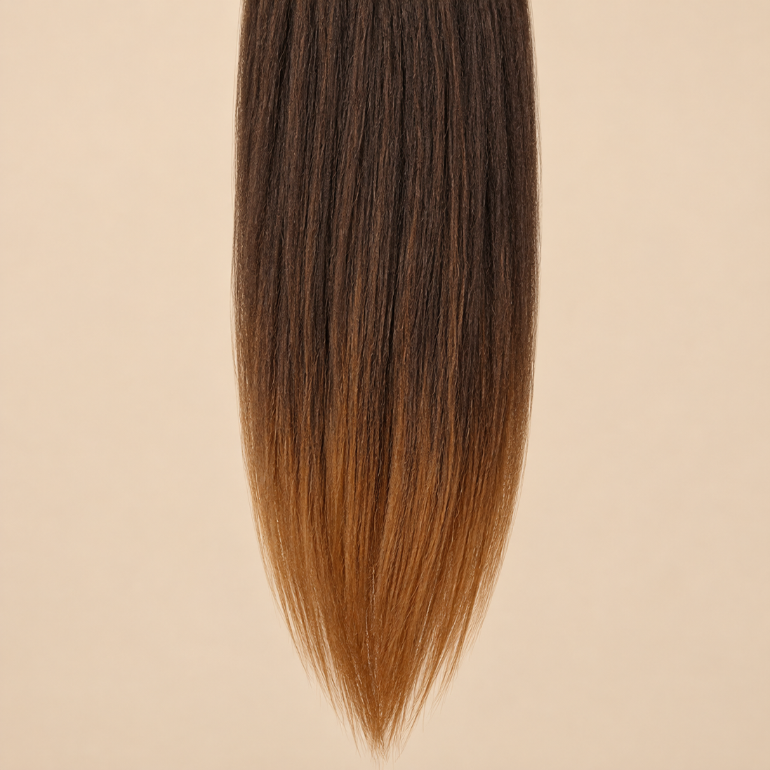 Ruwa Kanekalon invlechthaar Zwart koperbruin ombre SM1B/30 op beige achtergrond