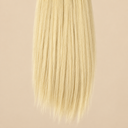 Ruwa Kanekalon invlechthaar Lichtblond 613 op beige achtergrond
