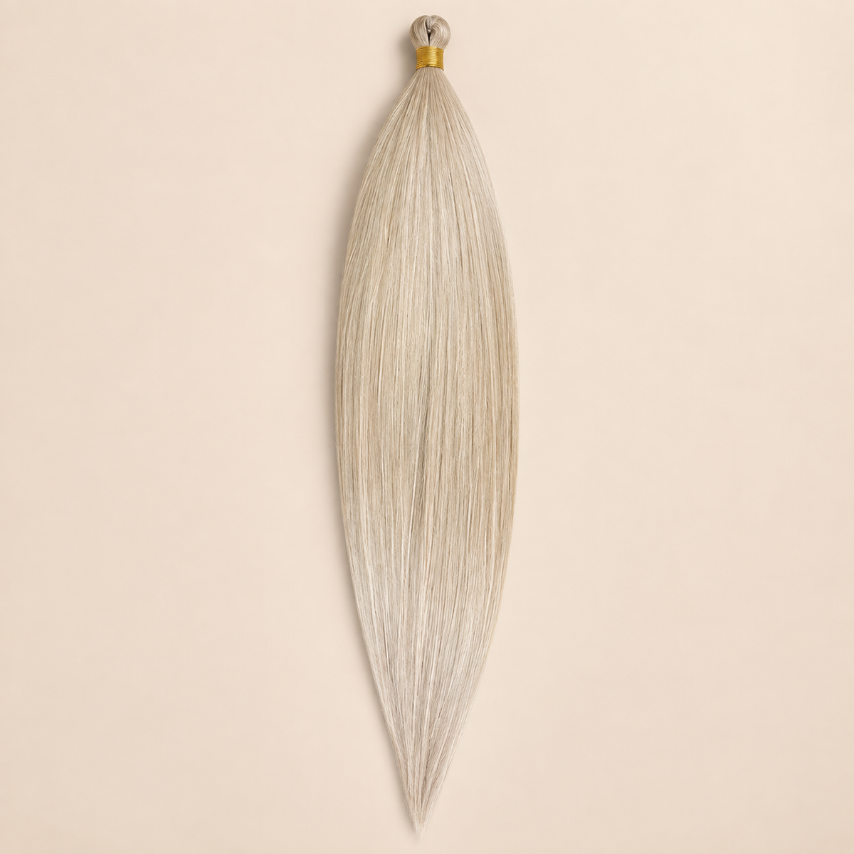Steil Pony Kanekalon vlechthaar in kleur 1001B, 70 cm en 100 gram, op beige achtergrond