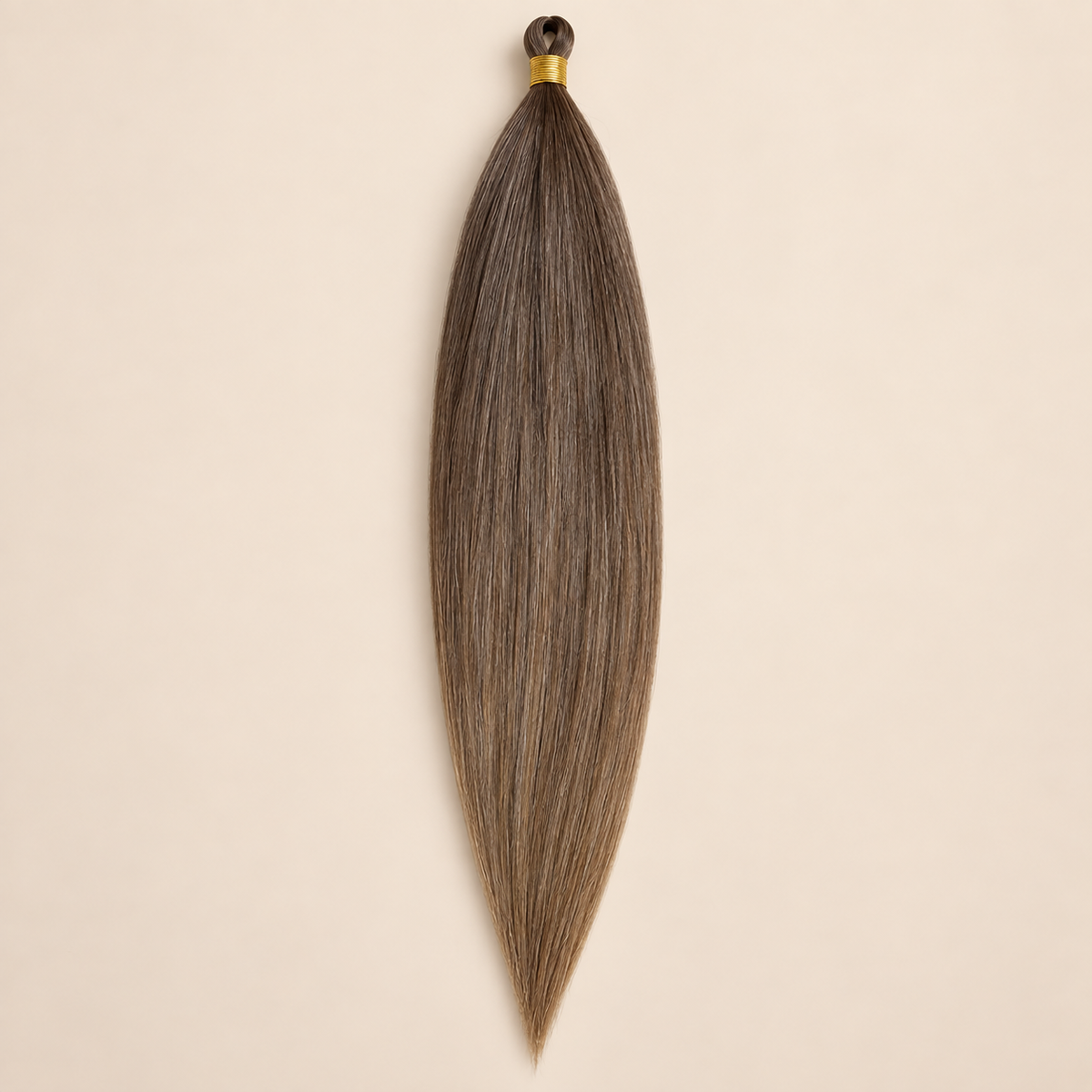 Steil Pony Kanekalon vlechthaar in kleur 145T, 70 cm en 100 gram, op beige achtergrond