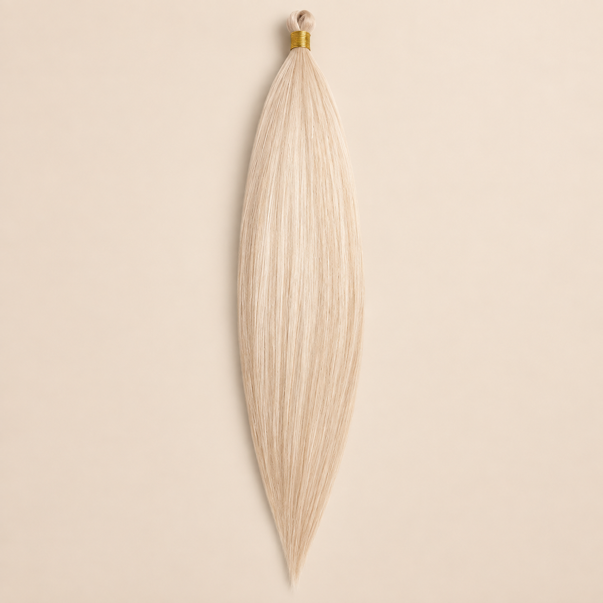Steil Pony Kanekalon vlechthaar in kleur Bronze18, 70 cm en 100 gram, op beige achtergrond