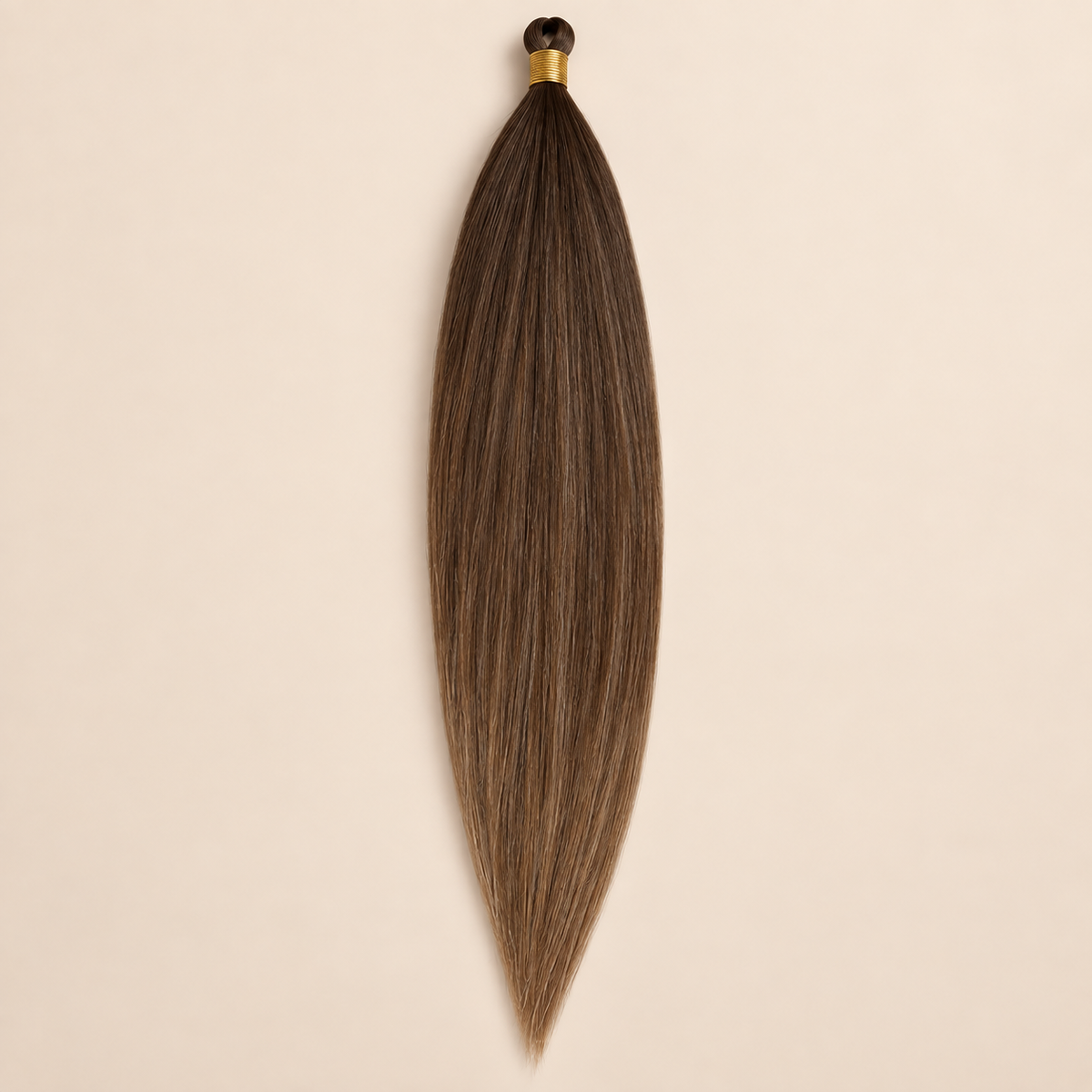 Steil Pony Kanekalon vlechthaar in kleur in springs 12, 70 cm en 100 gram, op beige achtergrond