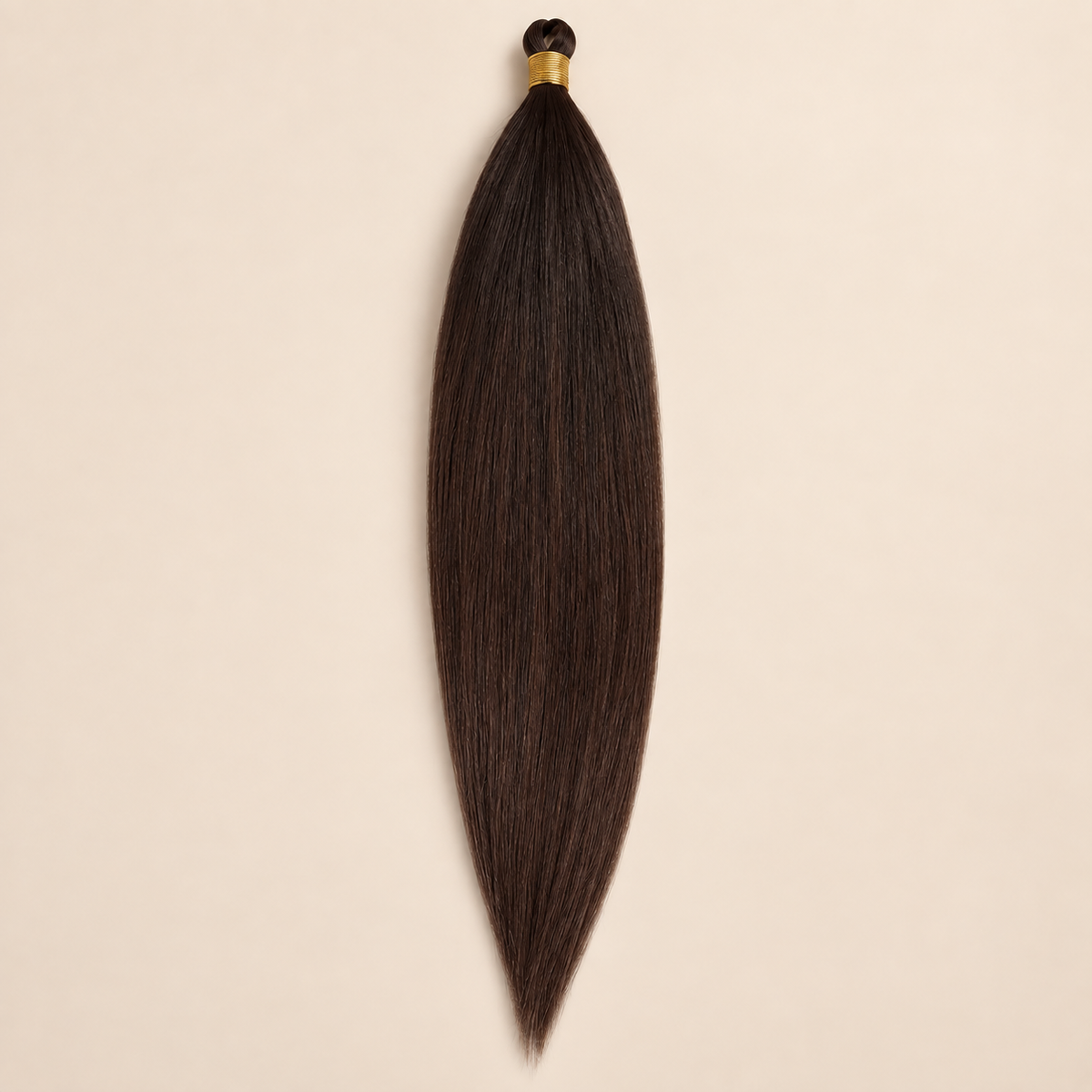 Steil Pony Kanekalon vlechthaar in kleur in springs 1B, 70 cm en 100 gram, op beige achtergrond