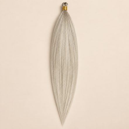 Steil Pony Kanekalon vlechthaar in kleur in springs 56D, 70 cm en 100 gram, op beige achtergrond