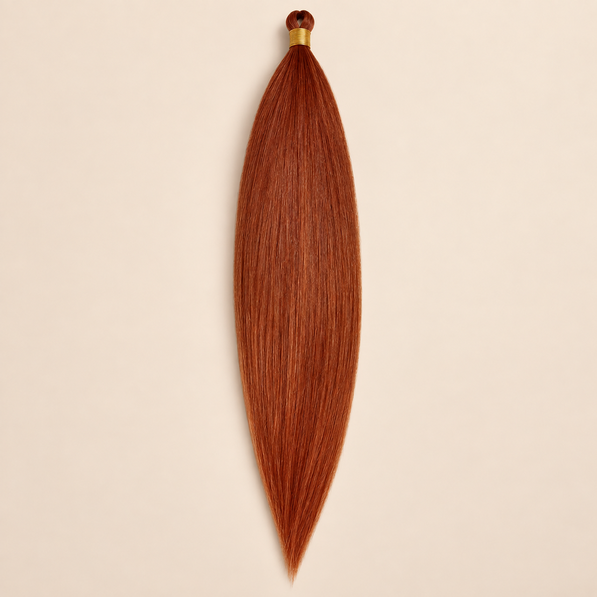 Steil Pony Kanekalon vlechthaar in kleur in springs 613F, 70 cm en 100 gram, op beige achtergrond