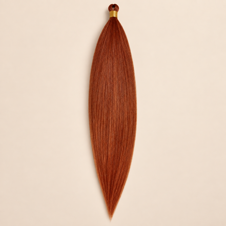 Steil Pony Kanekalon vlechthaar in kleur in springs 613F, 70 cm en 100 gram, op beige achtergrond