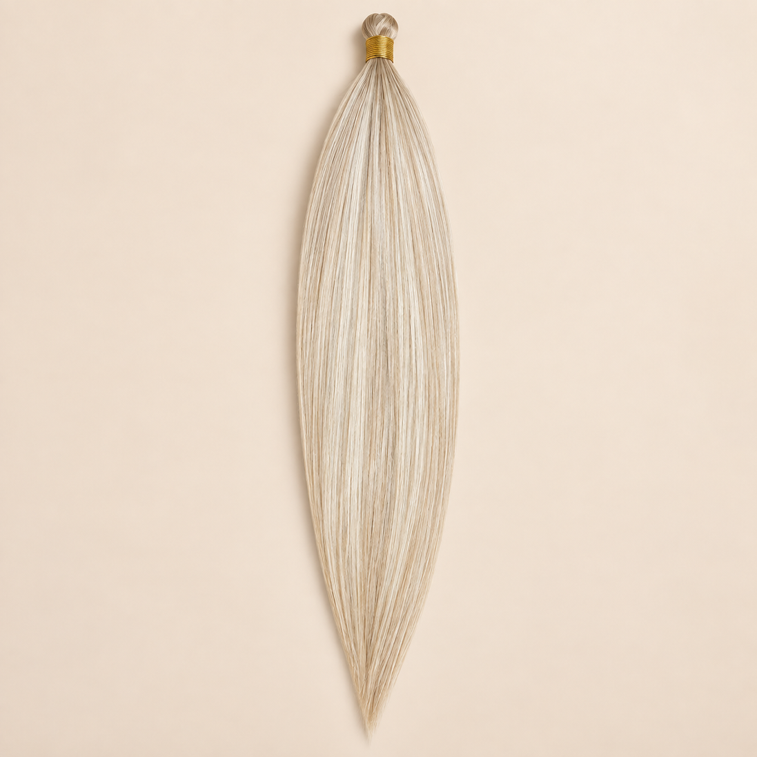 Steil Pony Kanekalon vlechthaar in kleur in springs T042, 70 cm en 100 gram, op beige achtergrond