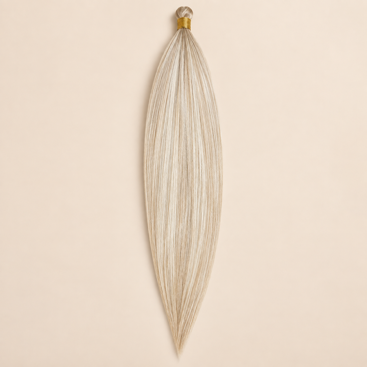 Steil Pony Kanekalon vlechthaar in kleur in springs T042, 70 cm en 100 gram, op beige achtergrond