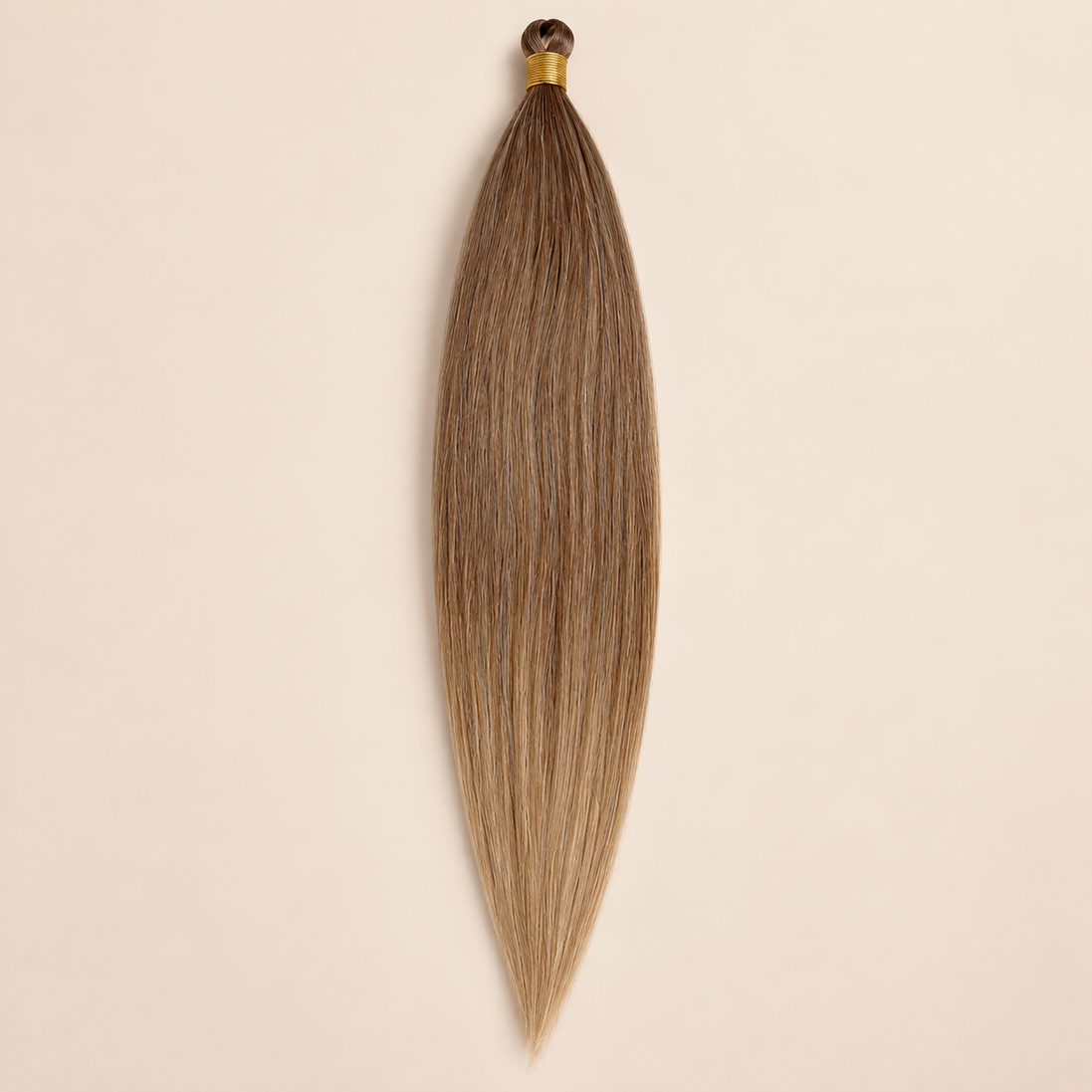 Steil Pony Kanekalon vlechthaar in kleur in springs T10/14, 70 cm en 100 gram, op beige achtergrond
