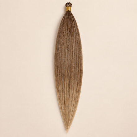 Steil Pony Kanekalon vlechthaar in kleur in springs T10/14, 70 cm en 100 gram, op beige achtergrond