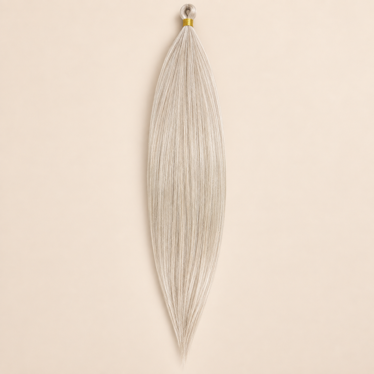 Steil Pony Kanekalon vlechthaar in kleur T-Grey31, 70 cm en 100 gram, op beige achtergrond