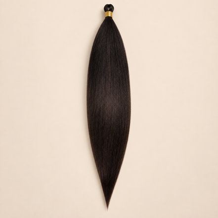 Steil Pony Kanekalon vlechthaar in kleur T16A/56C, 70 cm en 100 gram, op beige achtergrond