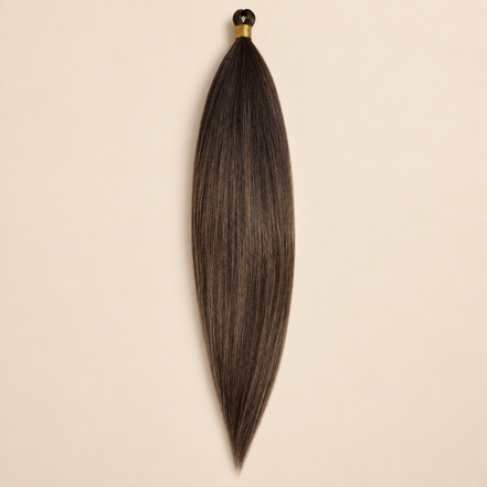 Steil Pony Kanekalon vlechthaar in kleur T1B/27/613, 70 cm en 100 gram, op beige achtergrond