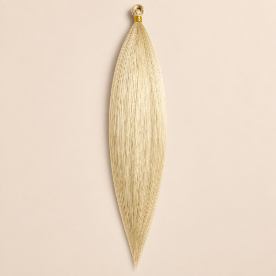 Steil Pony Kanekalon vlechthaar in kleur T6/613F, 70 cm en 100 gram, op beige achtergrond