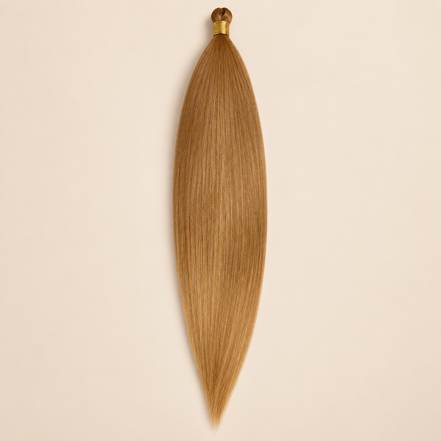 Steil Pony Kanekalon vlechthaar in kleur T8/14A, 70 cm en 100 gram, op beige achtergrond