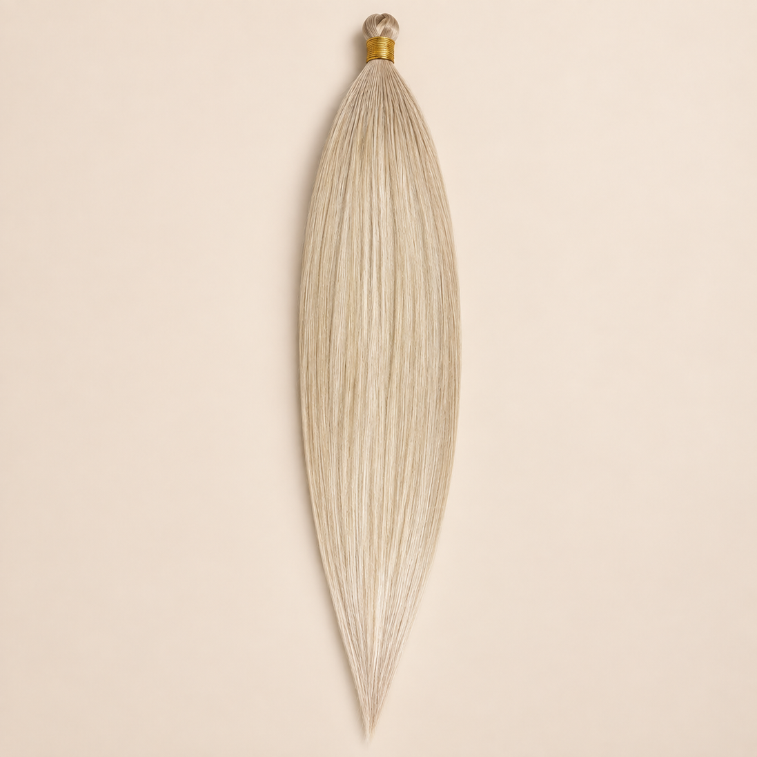 Steil Pony Kanekalon vlechthaar in kleur TGPink12, 70 cm en 100 gram, op beige achtergrond
