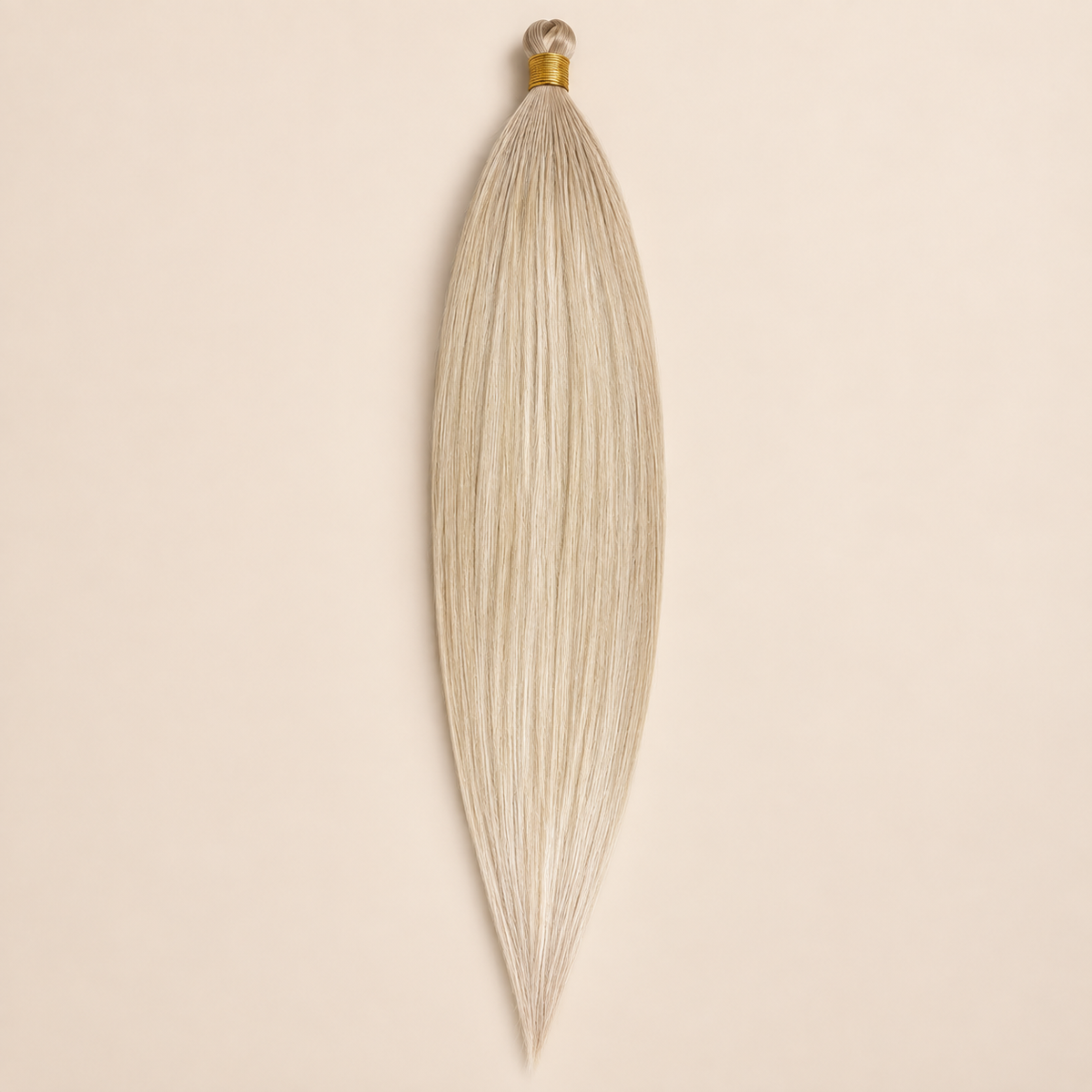 Steil Pony Kanekalon vlechthaar in kleur TGPink12, 70 cm en 100 gram, op beige achtergrond