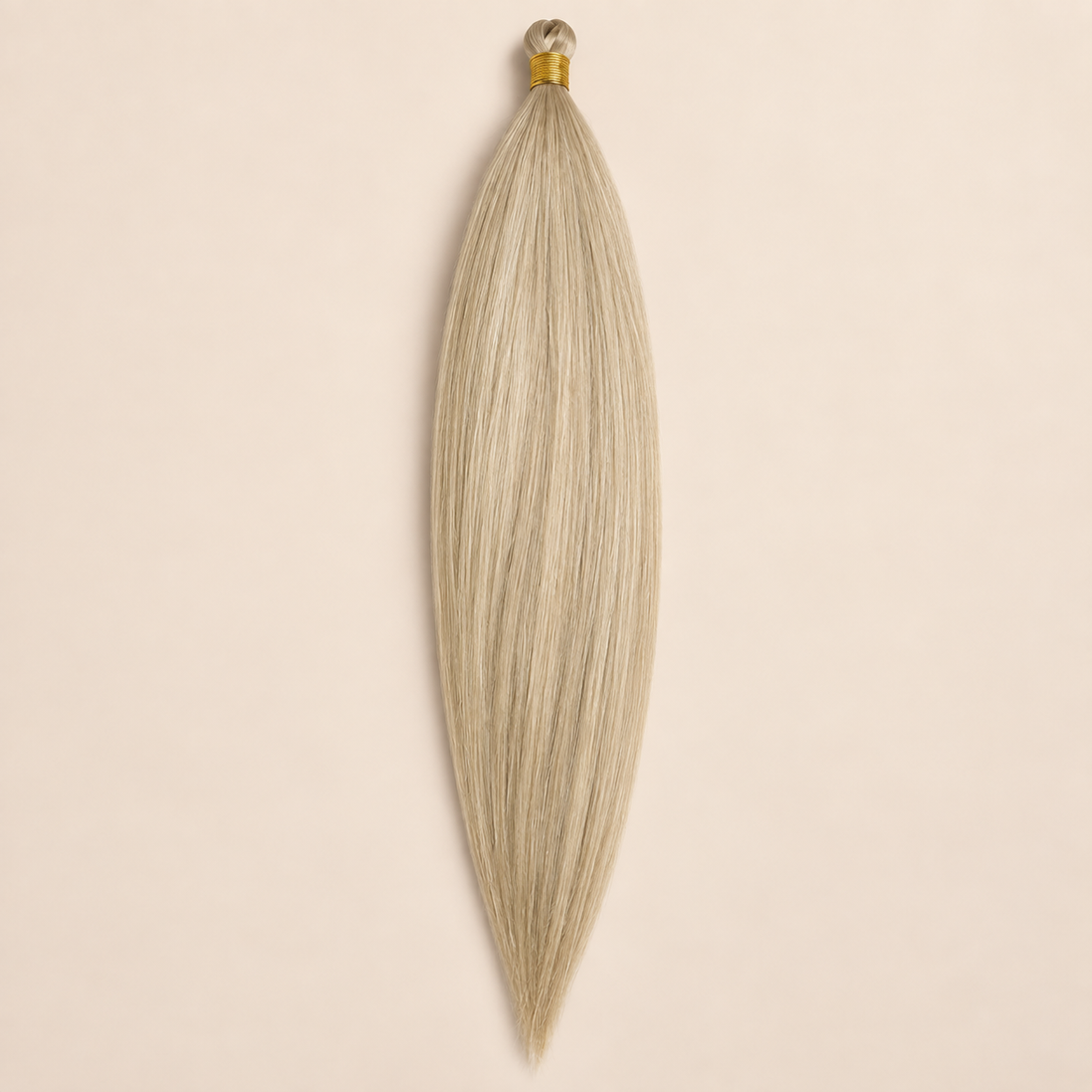 Steil Pony Kanekalon vlechthaar in kleur TT-350/HPD162, 70 cm en 100 gram, op beige achtergrond